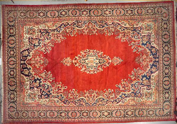 Appraisal: A Sarouk Mahal carpet size approximately ft in x ft