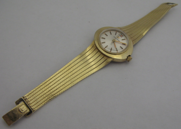 Appraisal: LADY'S ACCUTRON QUARTZ WRISTWATCH K yellow gold case and bracelet