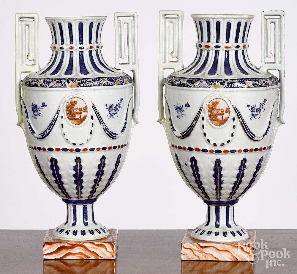 Appraisal: Pair of Chinese export porcelain urns Pair of Chinese export