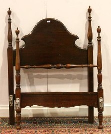 Appraisal: A Victorian style cedar single bed