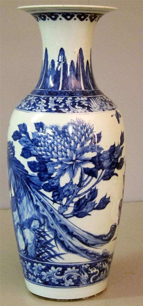 Appraisal: Early th century Chinese blue and white vase of baluster