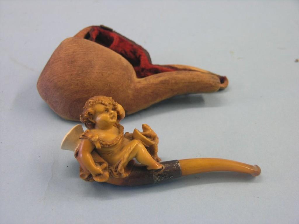 Appraisal: A Victorian meerschaum cheroot holder carved in the form of