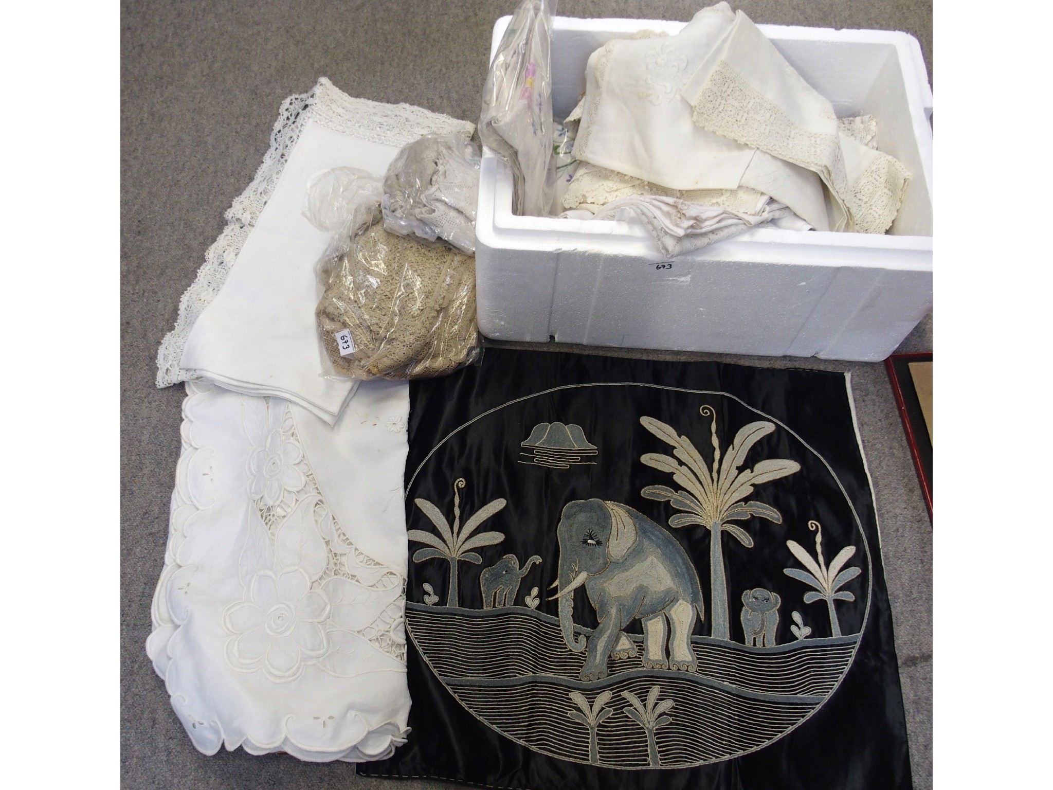 Appraisal: Assorted table linen and other textiles