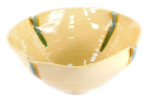 Appraisal: A Fenella Mallalieu studio pottery bowl with four point flared