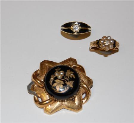 Appraisal: A Victorian ct mourning ring the black enamelled shank set