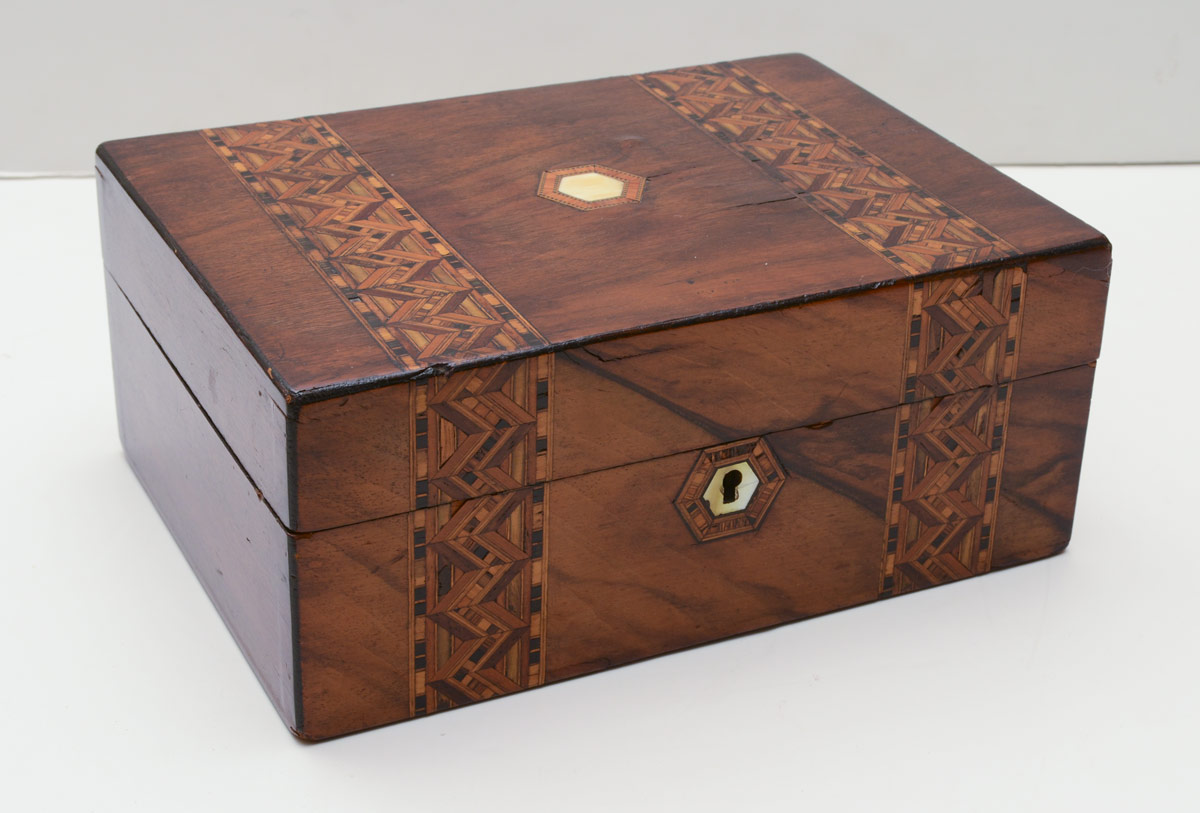 Appraisal: TH CENTURY ENGLISH PARQUETRY INLAY BOX Rosewood veneer with geometric