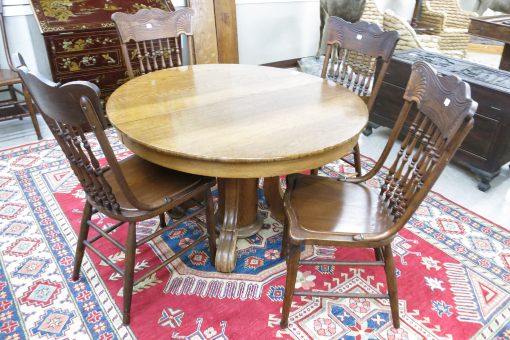 Appraisal: ROUND OAK DINING TABLE FIVE CHAIRS AND SEVEN LEAVES American