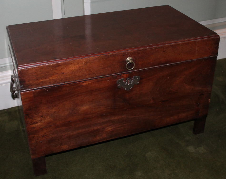 Appraisal: A George III mahogany cellarette of rectangular form the hinged