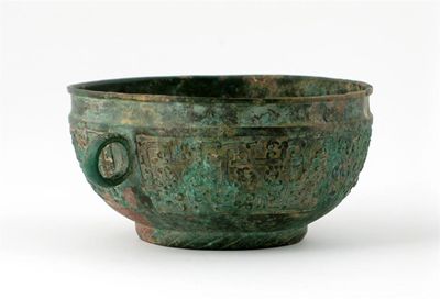 Appraisal: A Chinese Han-style bronze two handled bowl cast with a