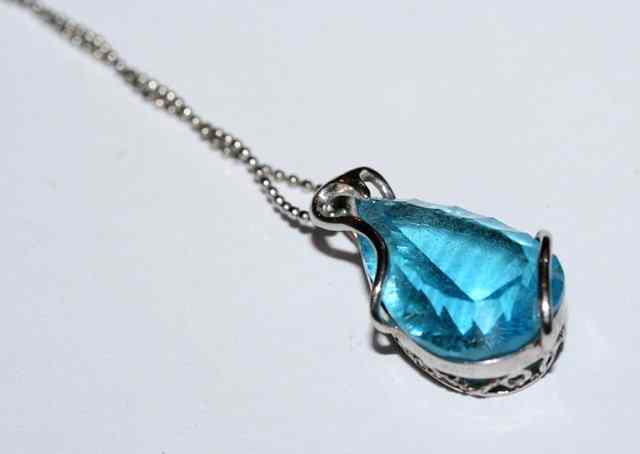 Appraisal: A CONTEMPORARY BLUE STONE PEAR SHAPED PENDANT mounted in white