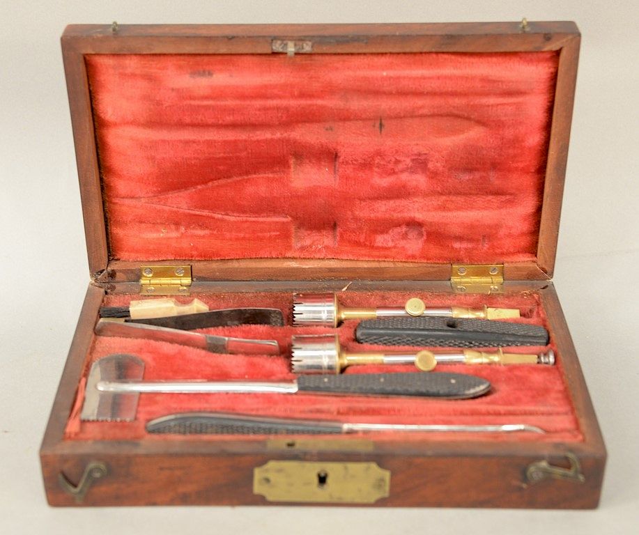 Appraisal: Civil War trepanning set in fitted wood box box top