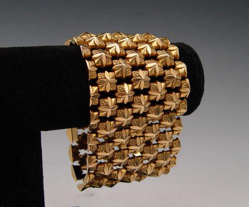 Appraisal: K WIDE ROSETTE LINK BRACELET K yellow gold bracelet of