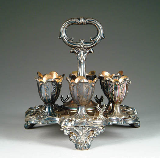 Appraisal: FINE SILVER PLATED EGG CUP SERVING PIECE The shaped base