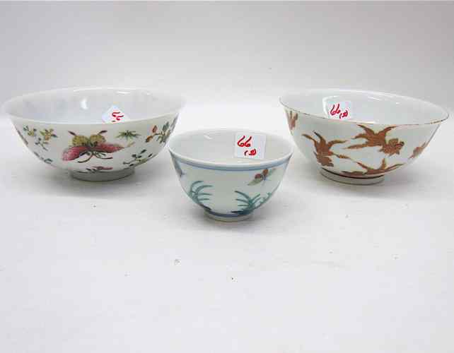 Appraisal: THREE CHINESE PORCELAIN COLLECTIBLES a Yung Cheng - tea cup