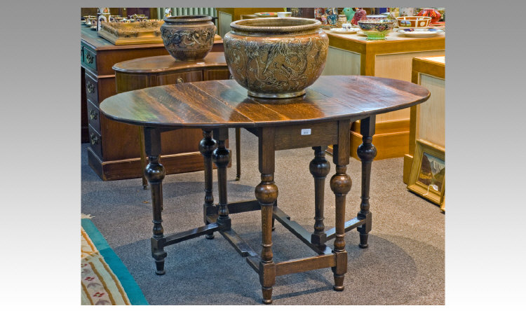 Appraisal: Queen Anne Style Oak Gate Leg Table with Balluster and