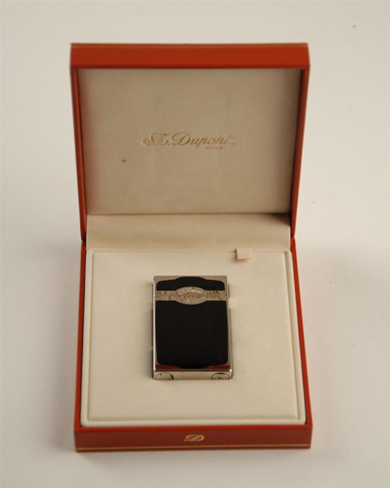 Appraisal: S T Dupont Paris Men's Lighter black lacquer and silver