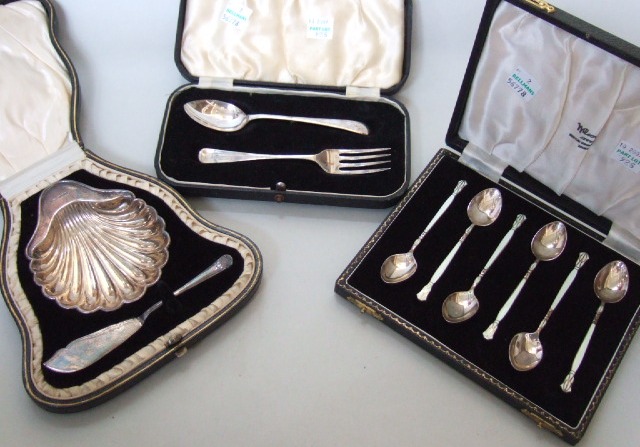 Appraisal: A set of six silver and enameled coffee spoons each