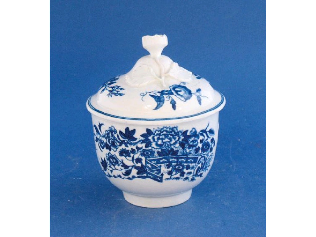 Appraisal: A FIRST PERIOD WORCESTER BLUE AND WHITE SUGAR BOWL AND