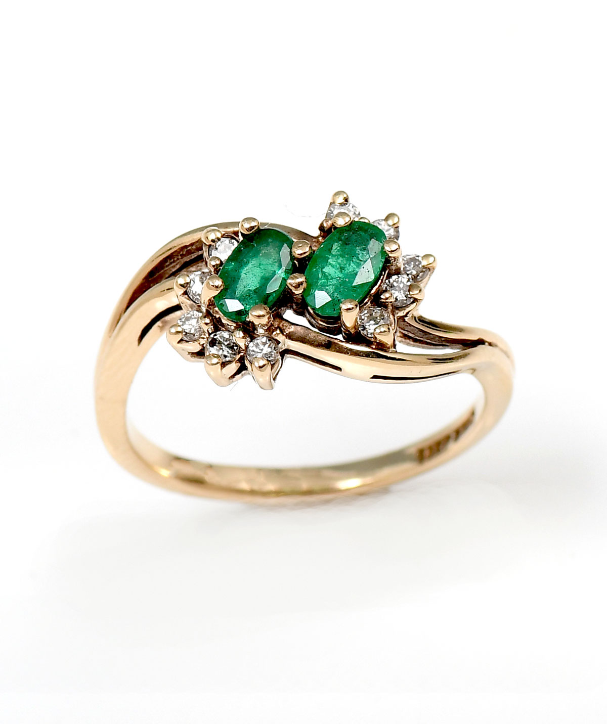 Appraisal: K EMERALD DIAMOND RING K yellow gold ring contains oval