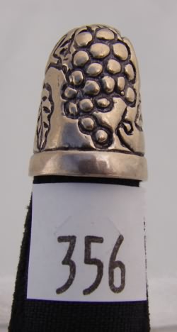 Appraisal: Sterling grapevine decorated dome thimble