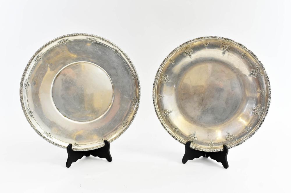 Appraisal: TWO AMERICAN STERLING SILVER CIRCULAR TRAYSEarly th Century Wallace and