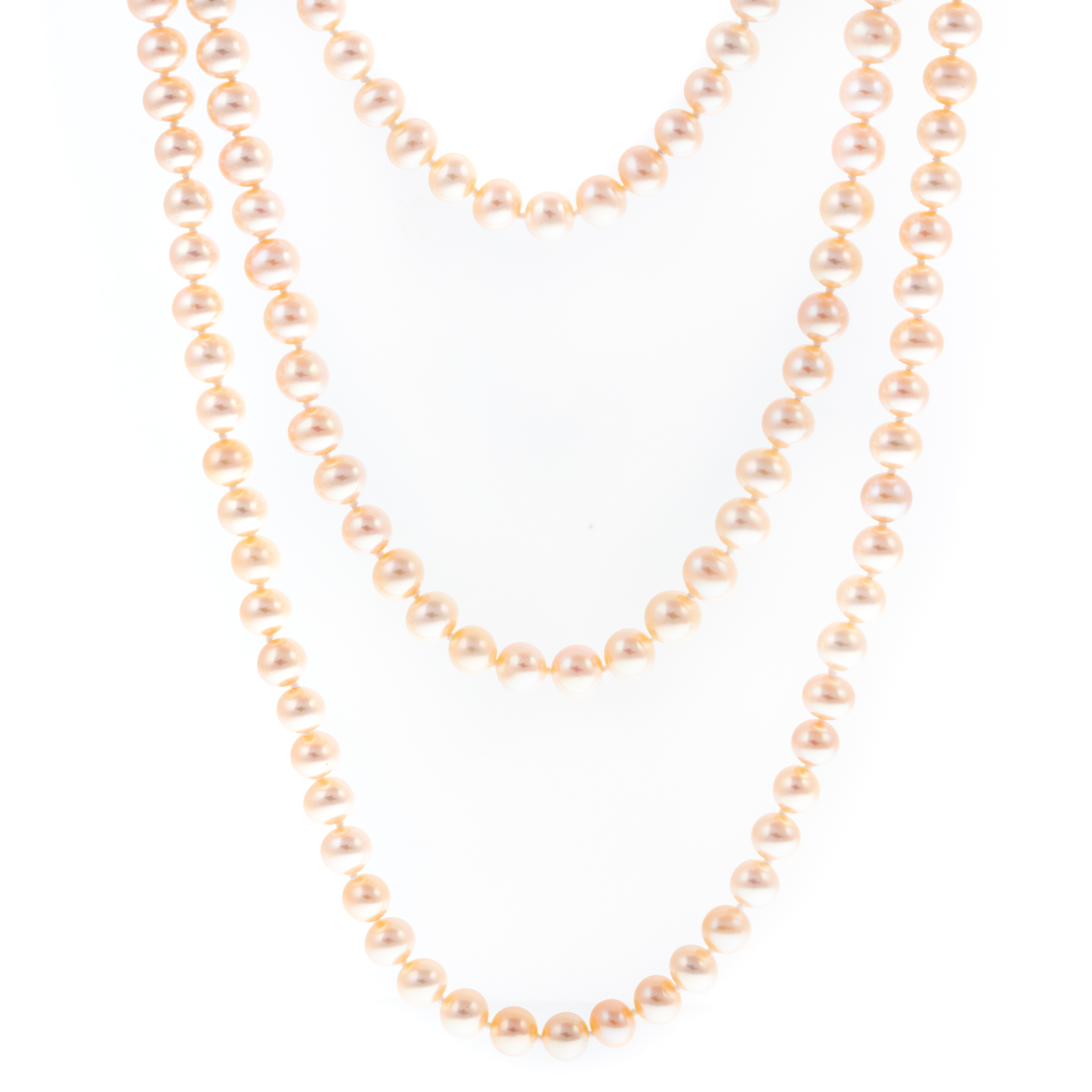 Appraisal: A LONG STRAND OF VERY FINE FRESHWATER PEARLS A strand