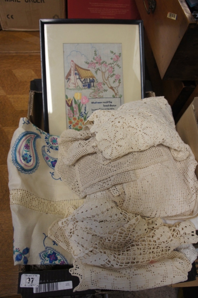 Appraisal: A collection of linen comprising of Maltese lace ware Doilies