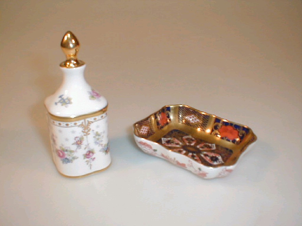 Appraisal: A Royal Crown Derby old Imari pattern pin tray heavily