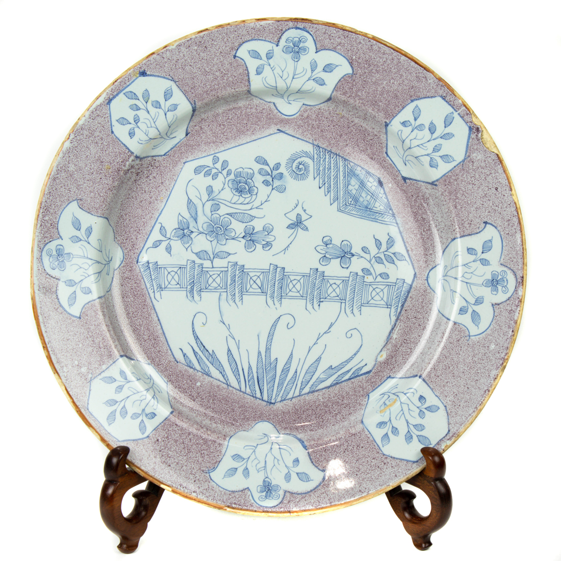 Appraisal: AN ENGLISH DELFT CHINOISERIE CHARGER WITH MANGANESE GROUND An English