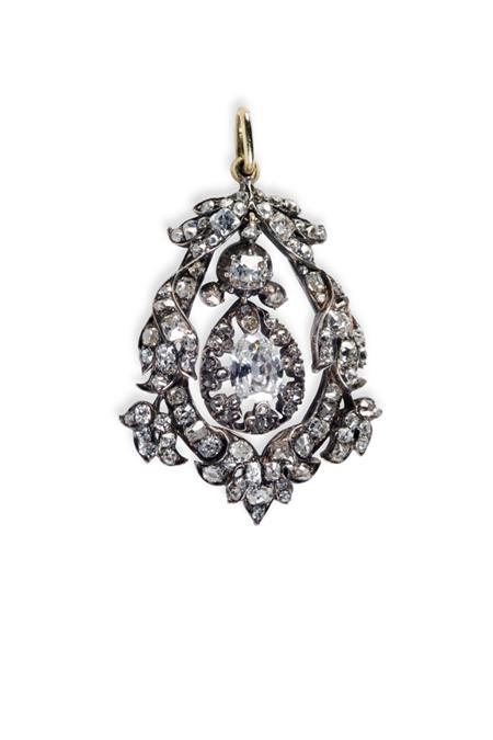 Appraisal: A Victorian diamond set pendant with chain the shaped ovoid