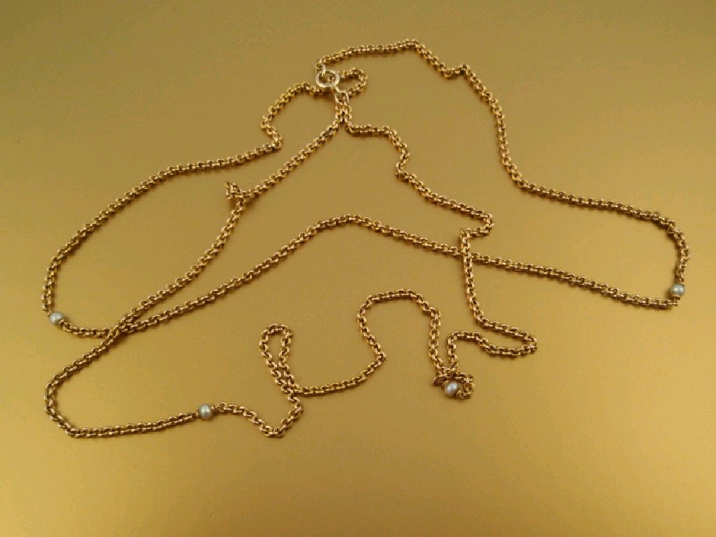 Appraisal: A medium weight chain set with five seed pearls marked