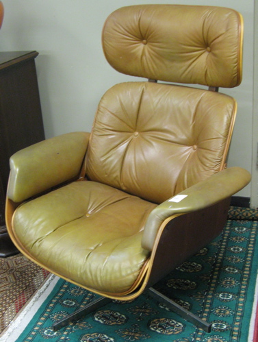 Appraisal: MID-CENTURY MODERN LEATHER LOUNGE CHAIR Plycraft Inc Lawrence Mass patterned