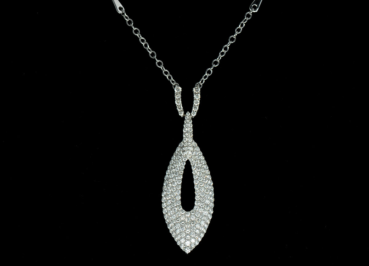 Appraisal: K WHITE GOLD DIAMOND PENDANT NECKLACE Pendant of round brilliant