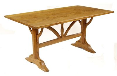 Appraisal: A Gordon Russell oak wishbone table with pegged joints unsigned