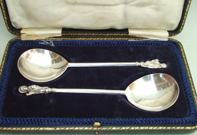 Appraisal: A pair of silver serving spoons with differing apostle figure