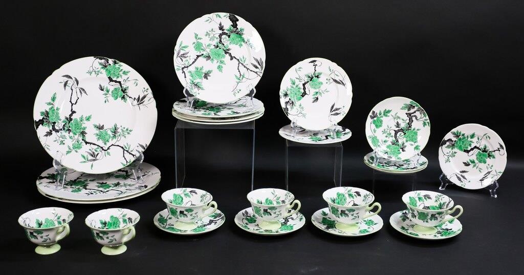 Appraisal: pieces Shelley Chippendale pattern porcelain dinnerware dinner plates salad plates