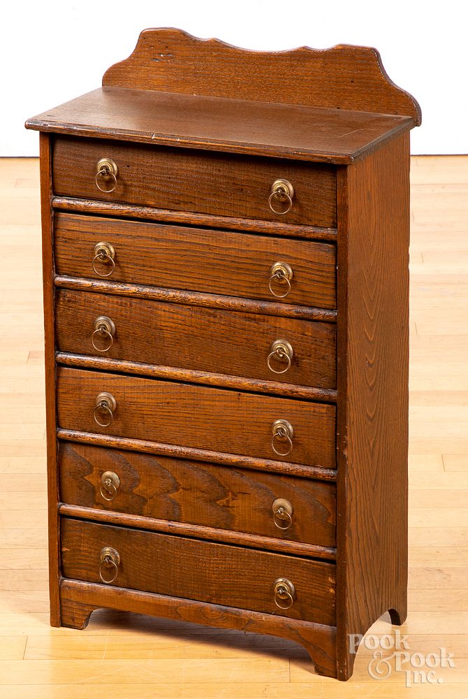 Appraisal: Oak child's chest ca Oak child's chest ca h w