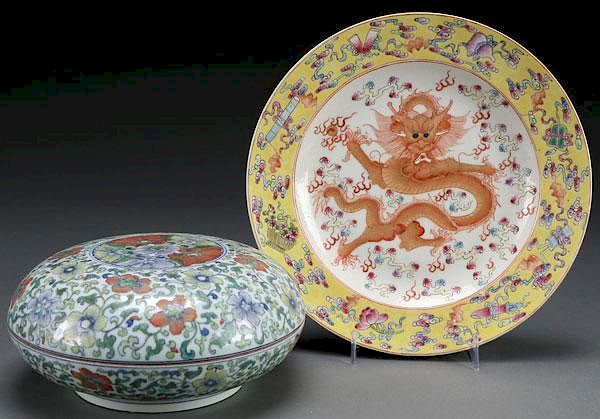 Appraisal: A CHINESE PORCELAIN COVERED BOX AND DRAGON PLATE A CHINESE