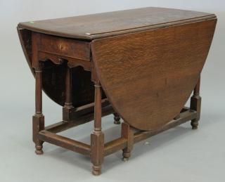 Appraisal: Oak gateleg drop leaf table opens with oval top ht