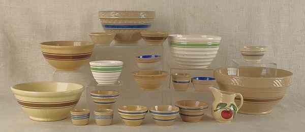 Appraisal: Sixteen yelloware mixing bowls together with three custard cups and