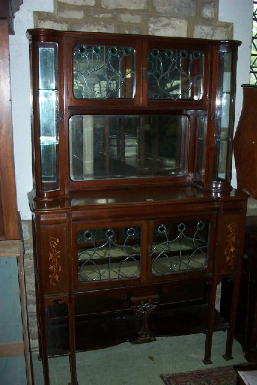 Appraisal: An Edwardian mahogany chiffonier the upper section fitted with a