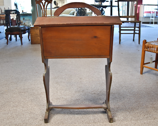 Appraisal: 's Style Sewing Stand