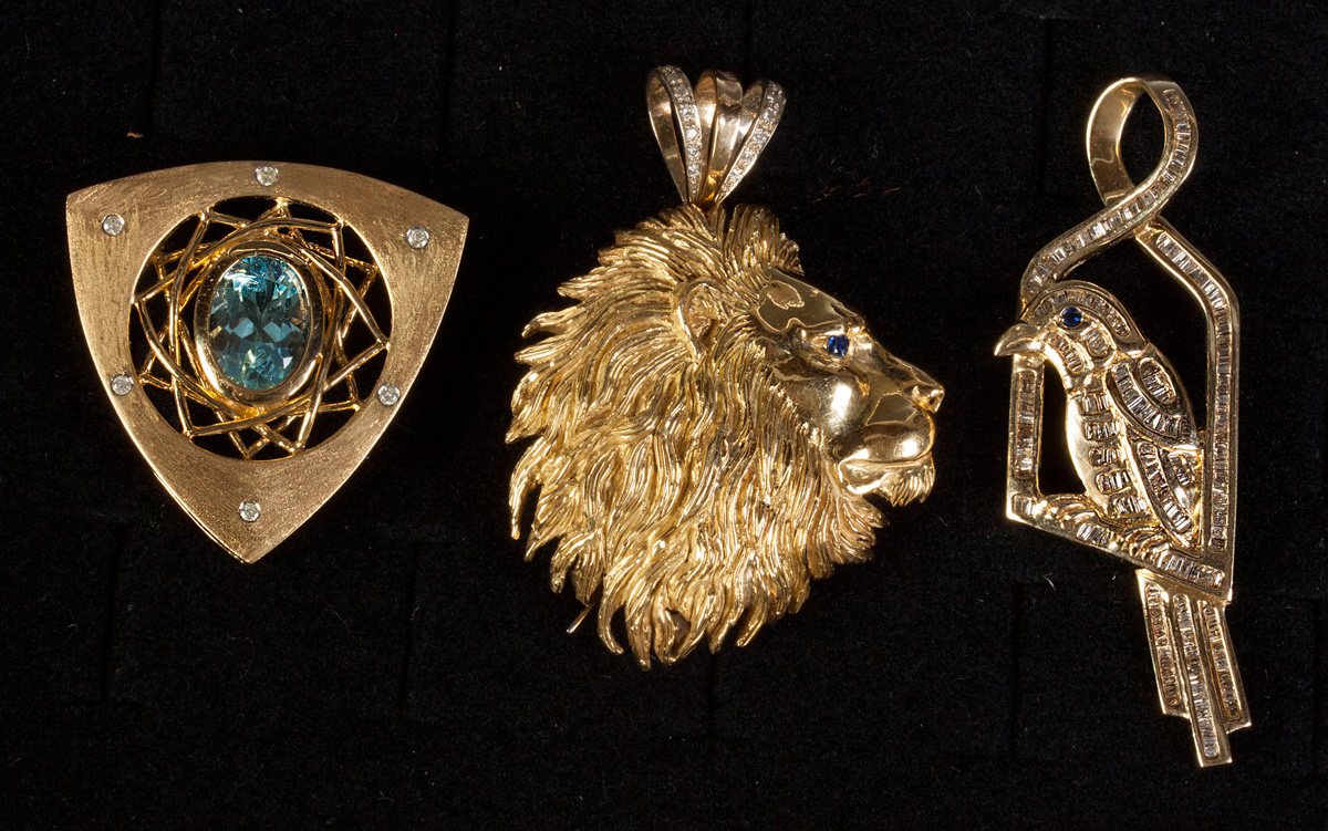 Appraisal: K Gold Lion Pendant Brooch Jeweled eye diamond bail grams