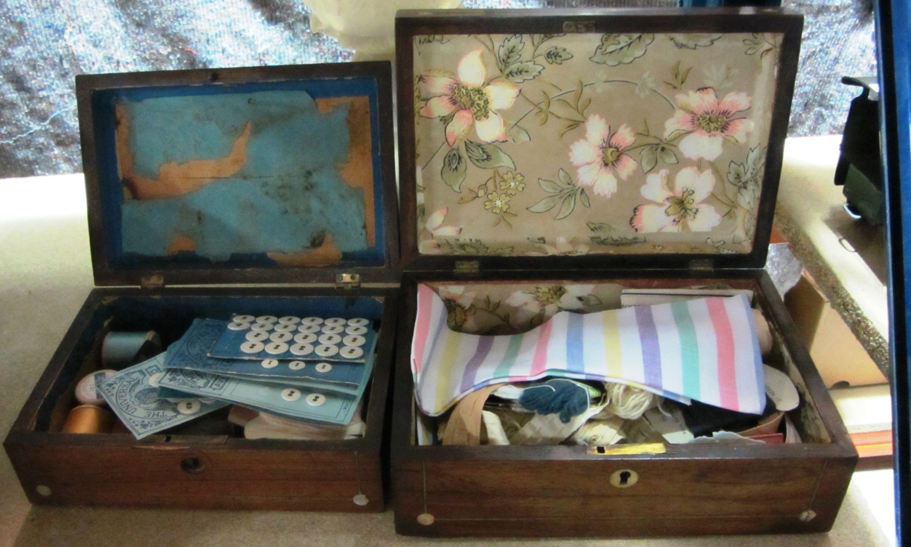 Appraisal: A similar pair of th century rosewood jewellery boxes