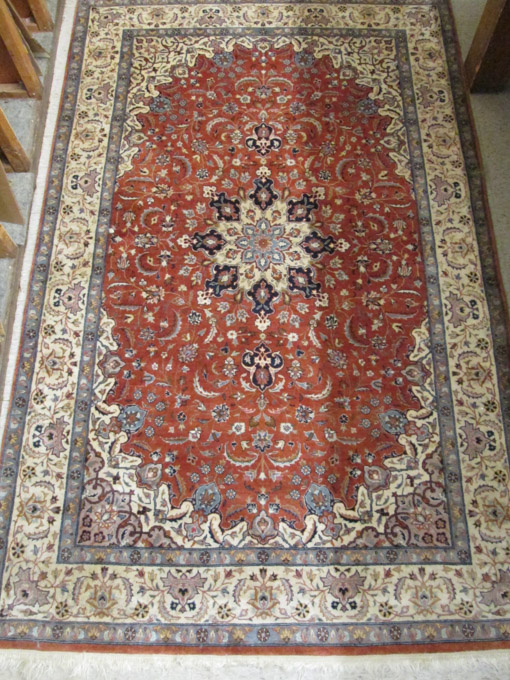 Appraisal: HAND KNOTTED ORIENTAL AREA RUG Pakistani Persian floral and central