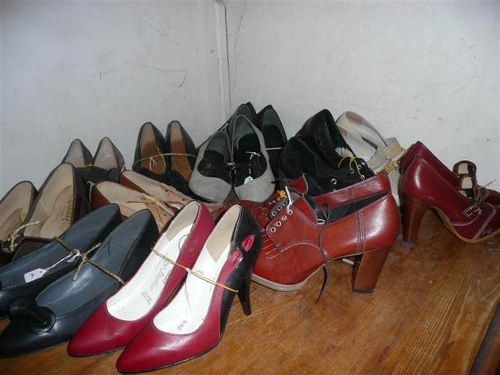 Appraisal: A quantity of ladies shoes - various styles eras and