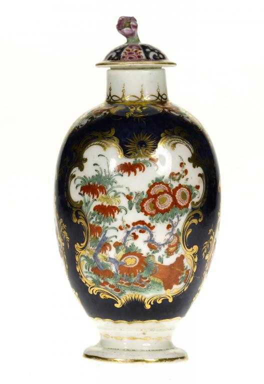 Appraisal: A WORCESTER TEA CANISTER AND A COVER enamelled with Kakiemon