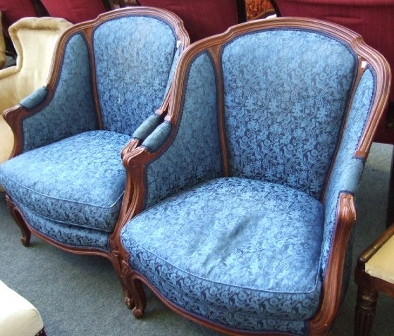 Appraisal: A pair of beech framed tub chairs with blue damask