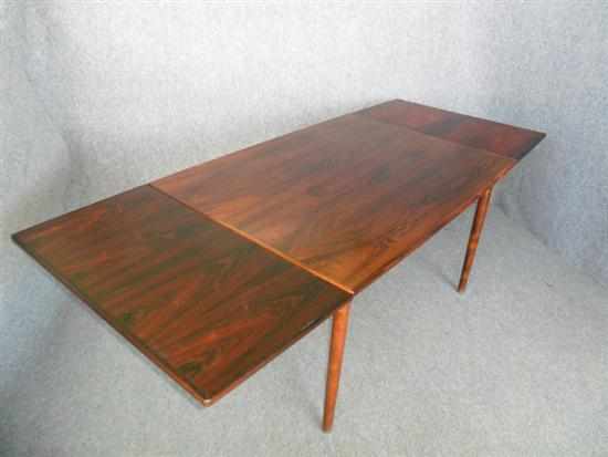 Appraisal: A DANISH ROSEWOOD DRAW-LEAF EXTENDING DINING TABLE