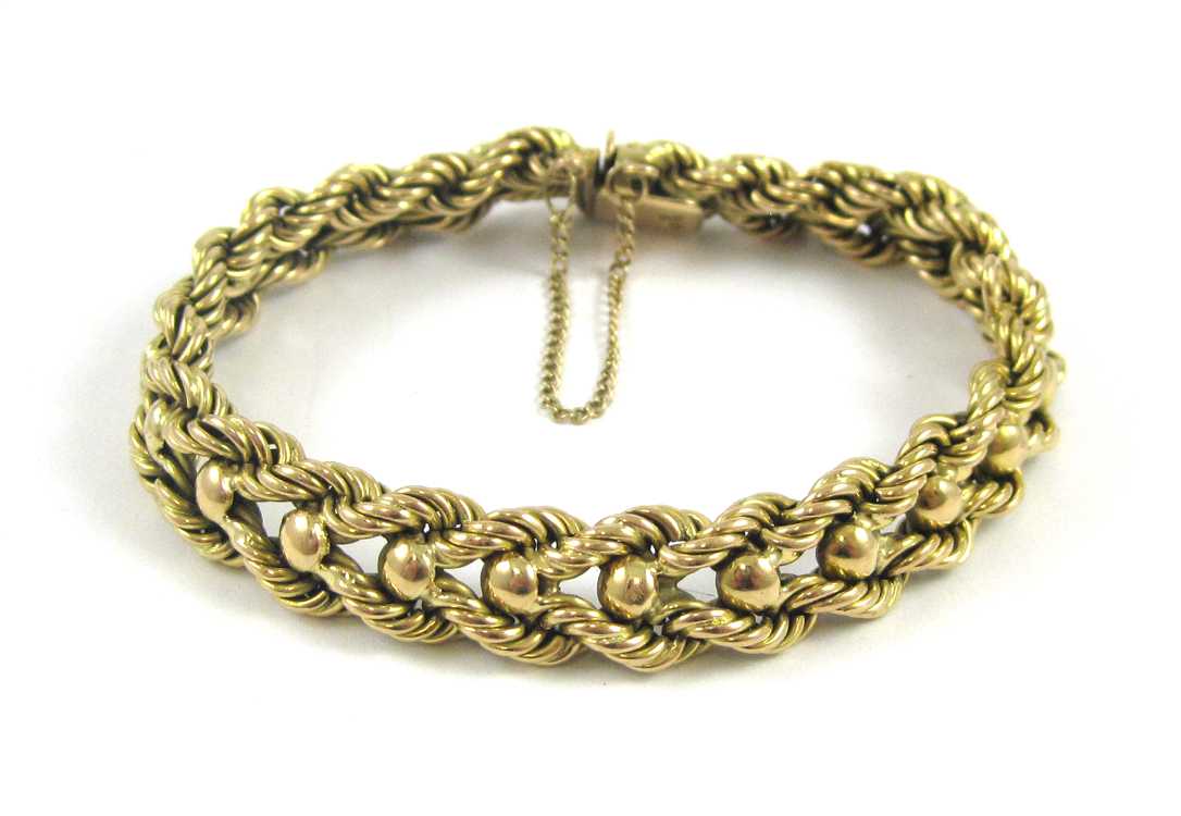 Appraisal: HEAVY EIGHTEEN KARAT GOLD CHAIN BRACELET The yellow gold rope